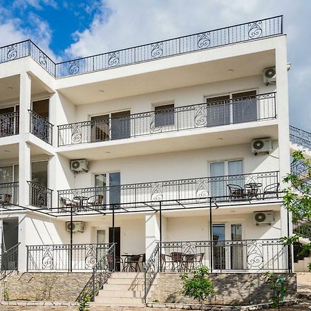 Apartments Natali Bar Bagian luar foto
