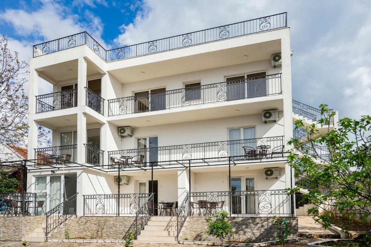 Apartments Natali Bar Bagian luar foto