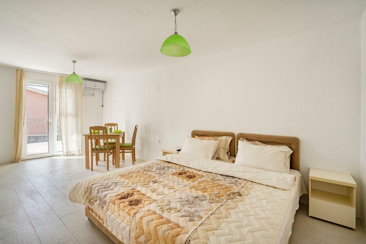 Apartments Natali Bar Bagian luar foto
