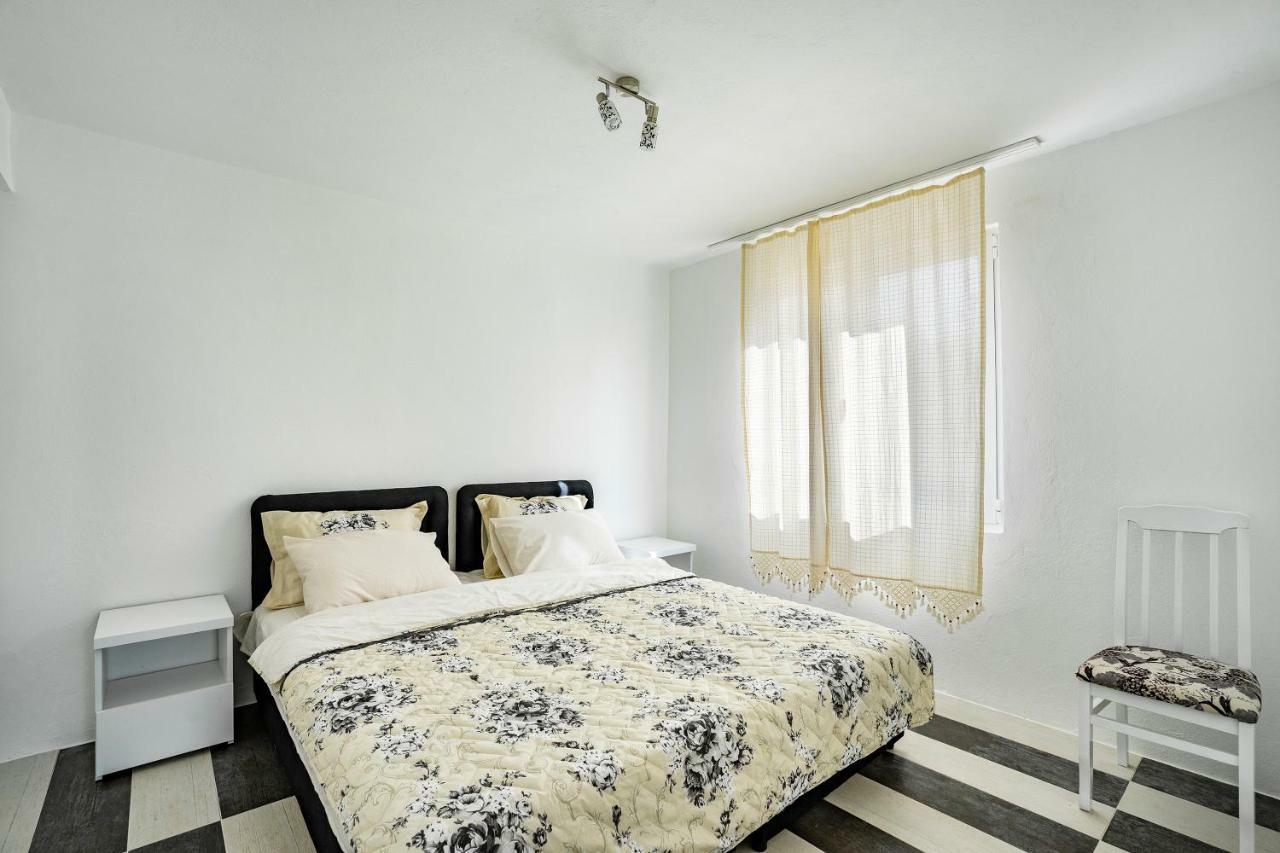 Apartments Natali Bar Bagian luar foto