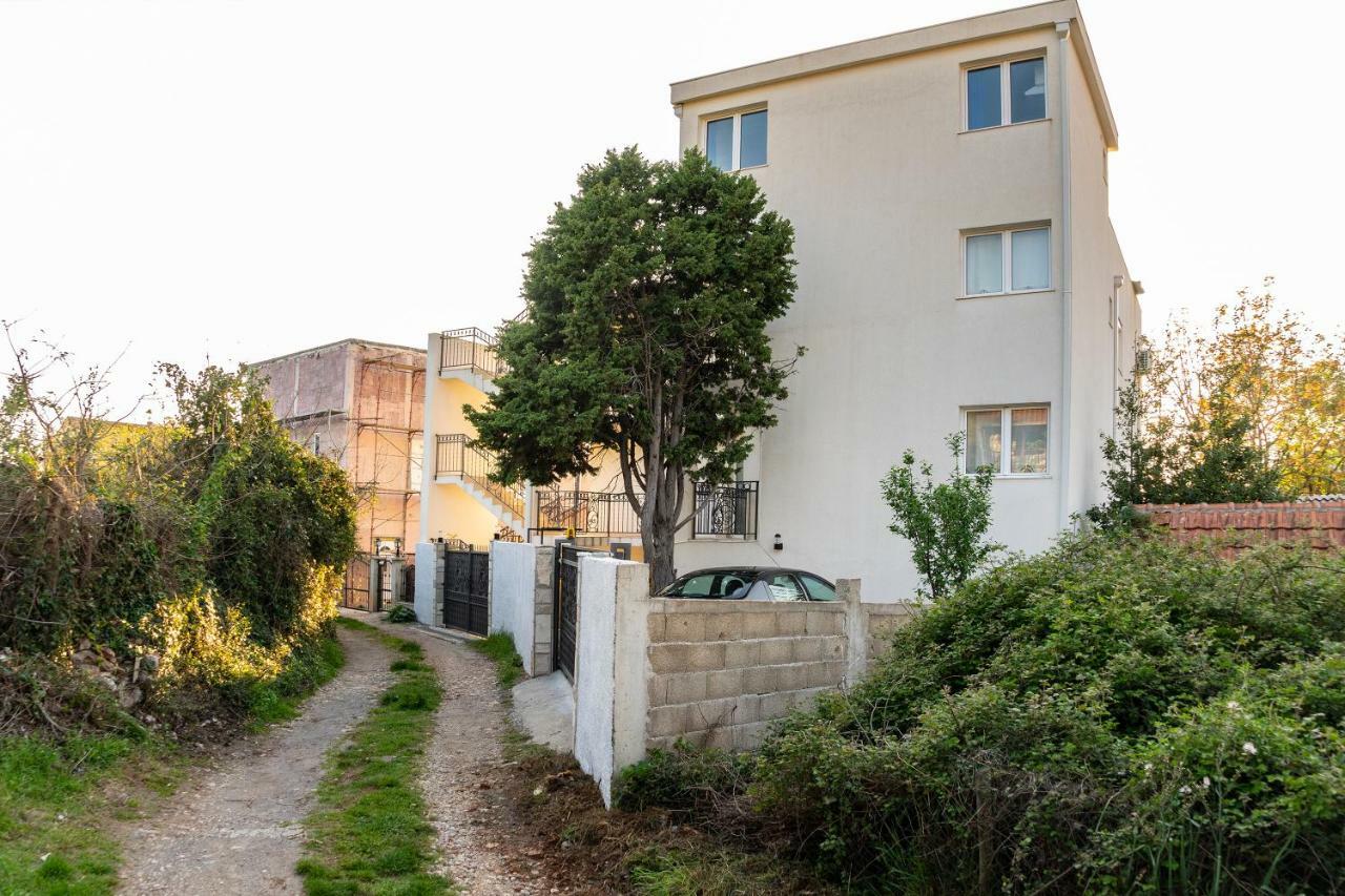 Apartments Natali Bar Bagian luar foto